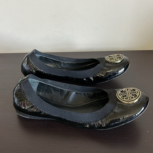 TORY BURCH Patent Caroline Ballet Flats Black Leather Gold Logo Sz 8 - Picture 3 of 9